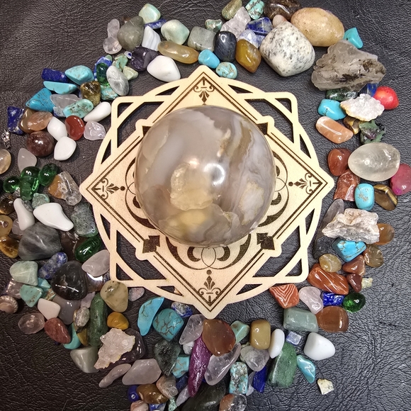 Geometric Crystal Sphere Stand - Picture 3 of 6